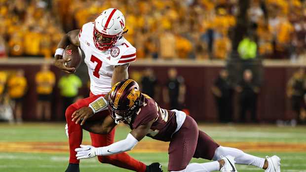 Nebraska Minnesota 2023 - Jeff Sims sheds tackler